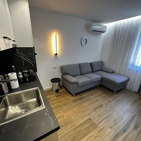 Tech, Center Tirana